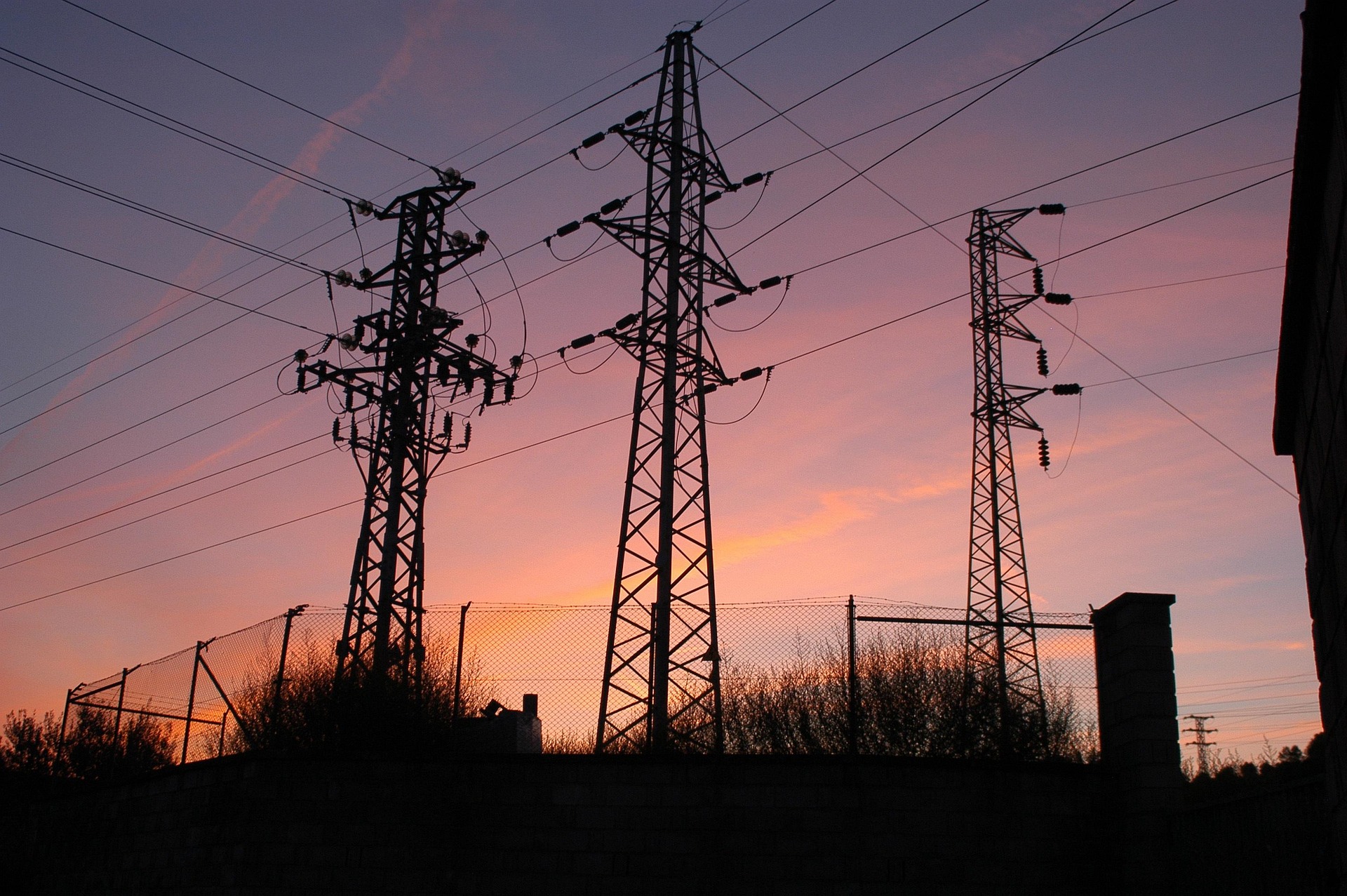 La UTN certificó un bono sostenible para impulsar obras eléctricas