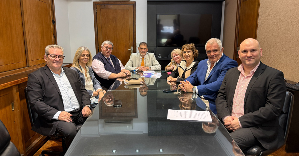 Autoridades de UTN y autoridades de la Federación Argentina de Cámaras de Farmacia